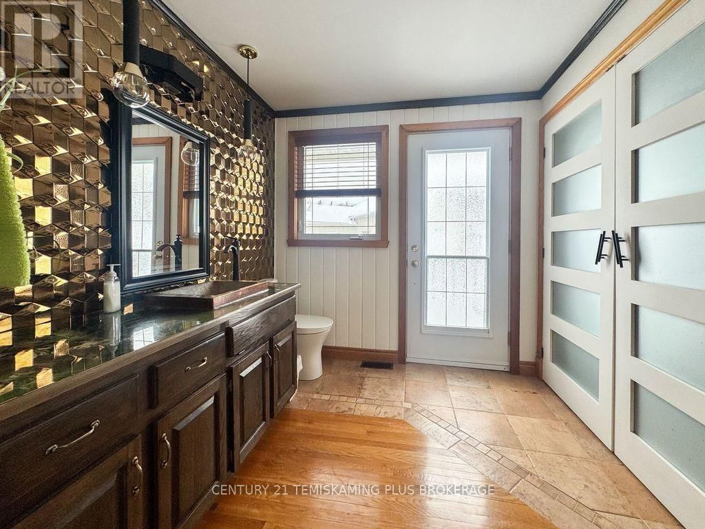 781 DAWSON POINT ROAD EAST Image 11