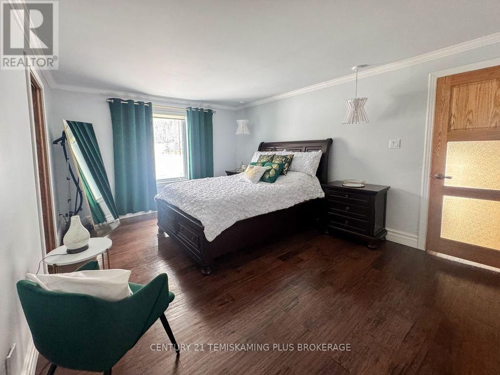 781 DAWSON POINT ROAD EAST Image 12