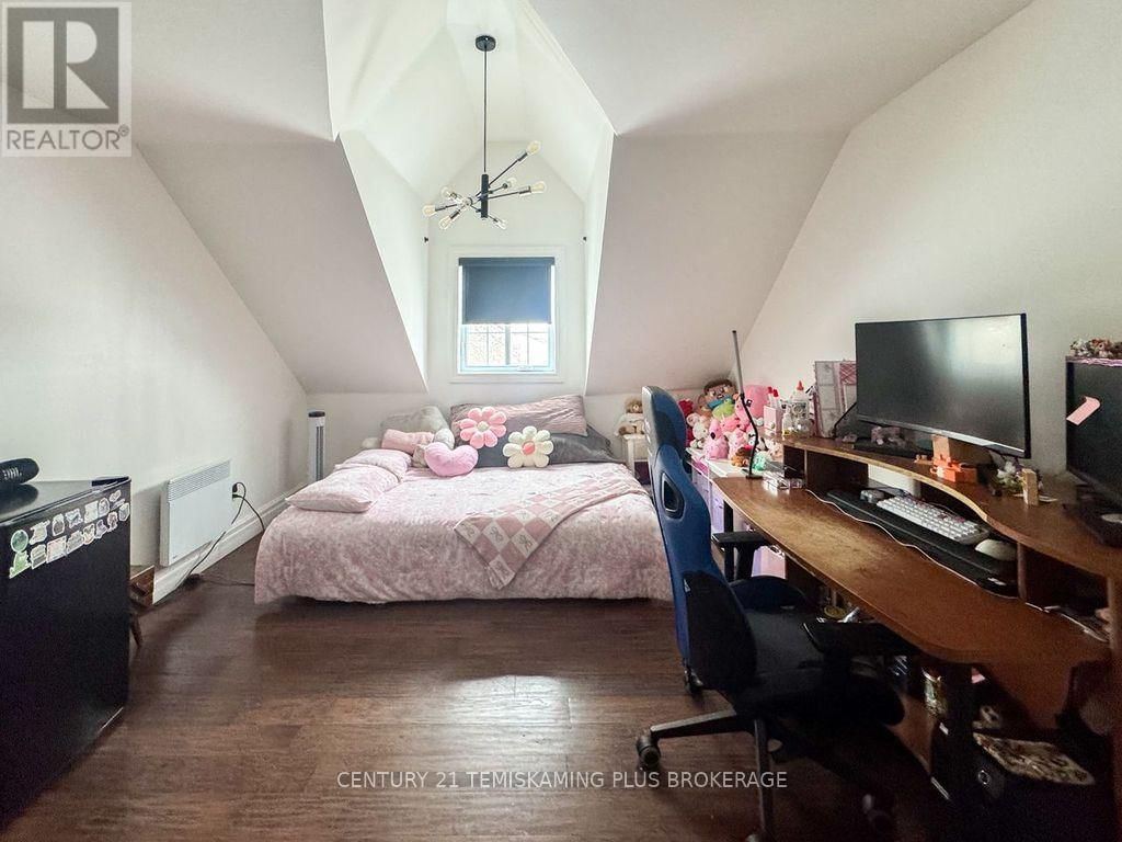 781 DAWSON POINT ROAD EAST Image 16