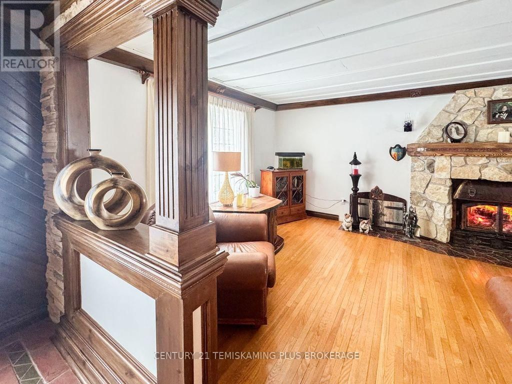 781 DAWSON POINT ROAD EAST Image 17