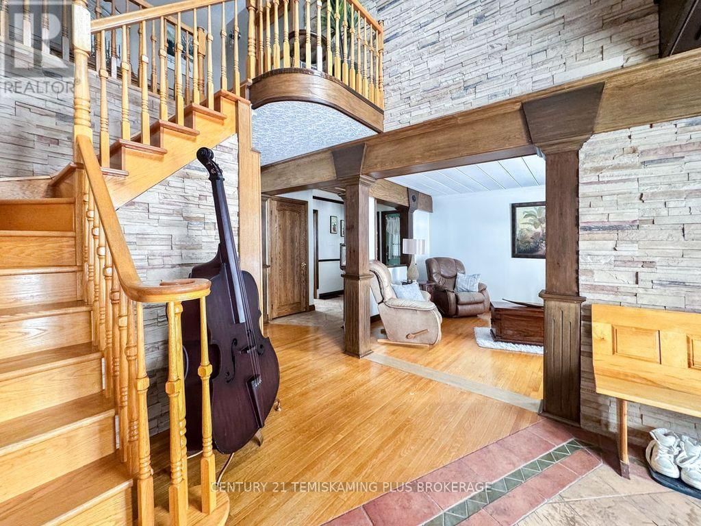 781 DAWSON POINT ROAD EAST Image 18