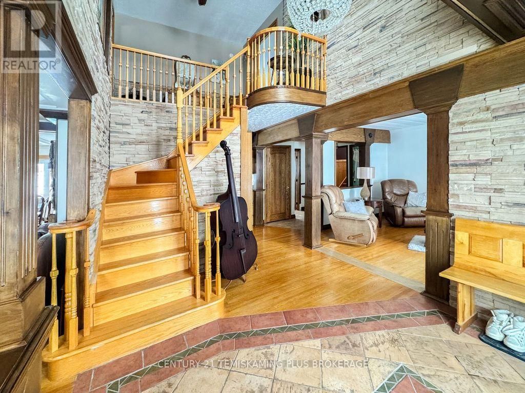 781 DAWSON POINT ROAD EAST Image 2