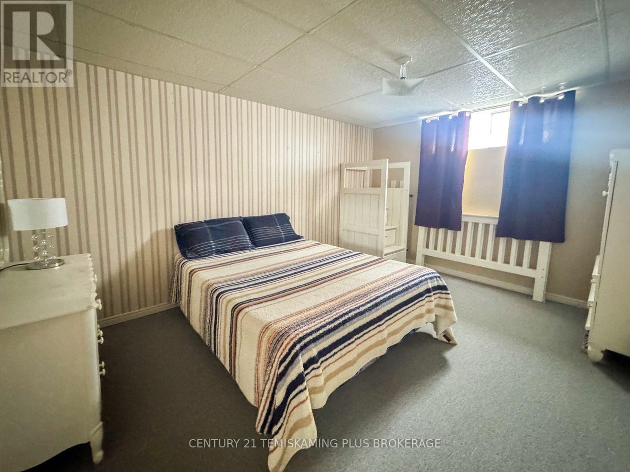 781 DAWSON POINT ROAD EAST Image 24