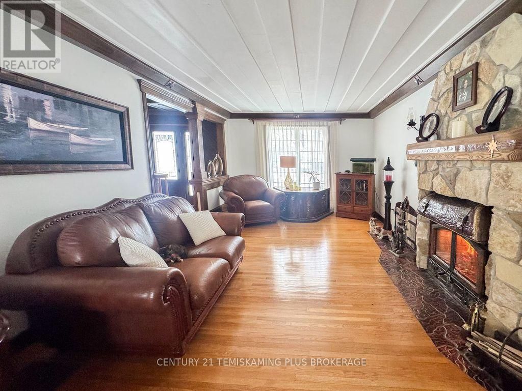 781 DAWSON POINT ROAD EAST Image 3