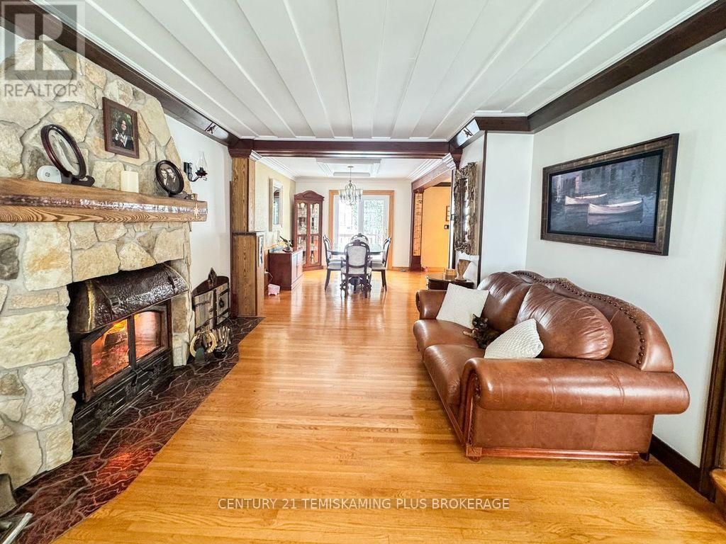 781 DAWSON POINT ROAD EAST Image 4