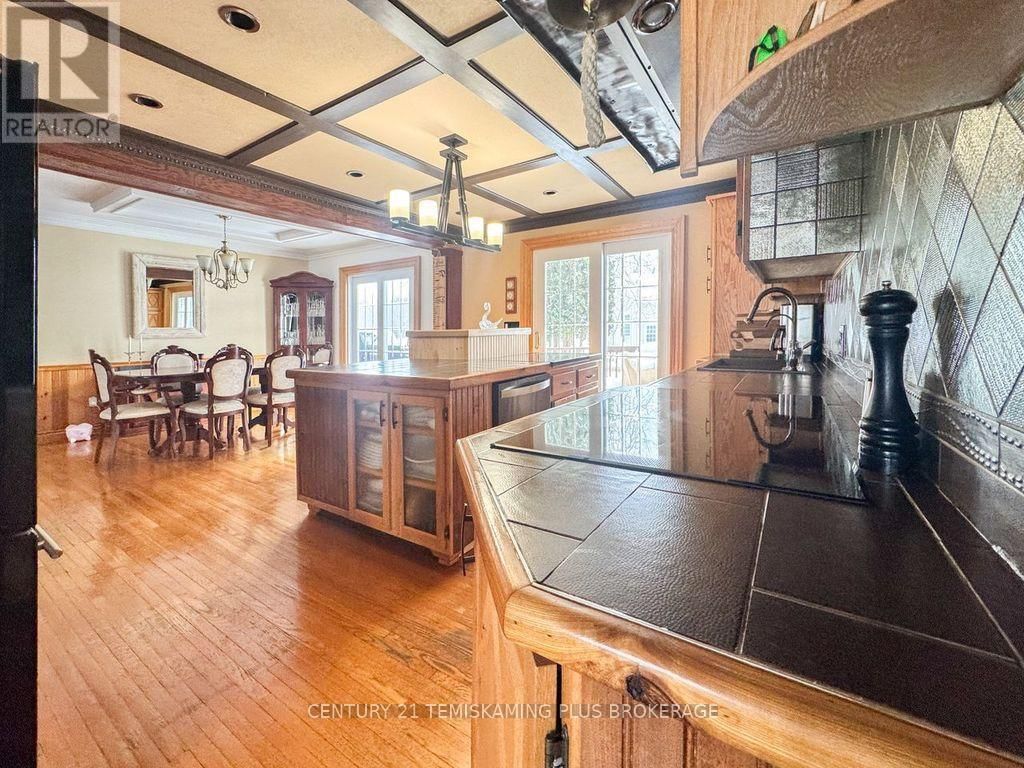 781 DAWSON POINT ROAD EAST Image 7