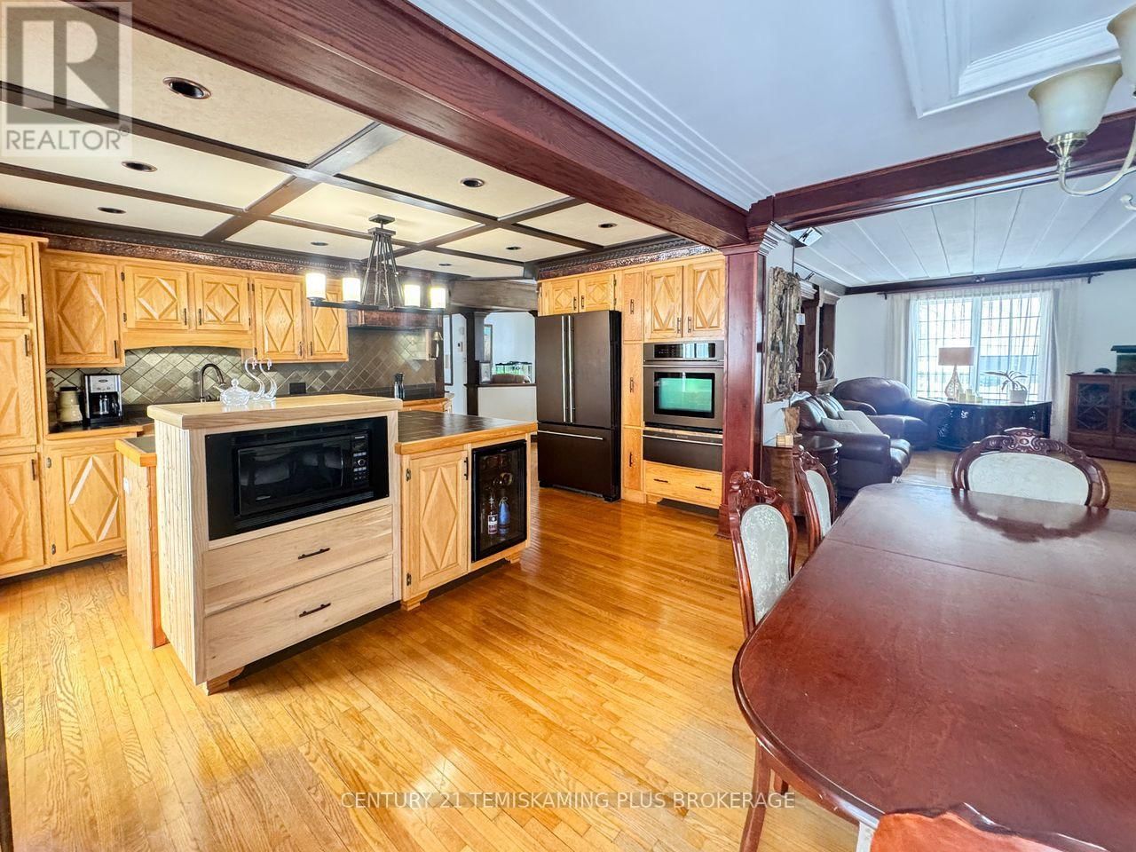 781 DAWSON POINT ROAD EAST Image 8