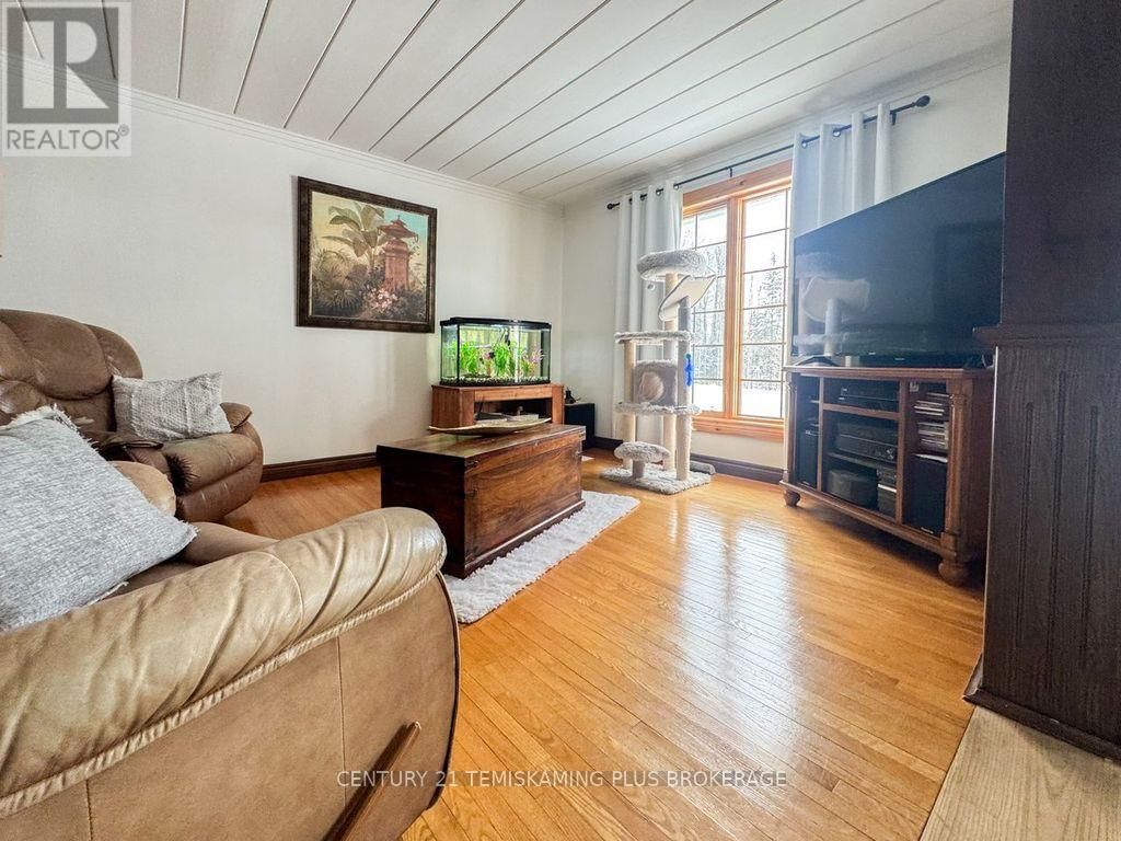 781 DAWSON POINT ROAD EAST Image 9