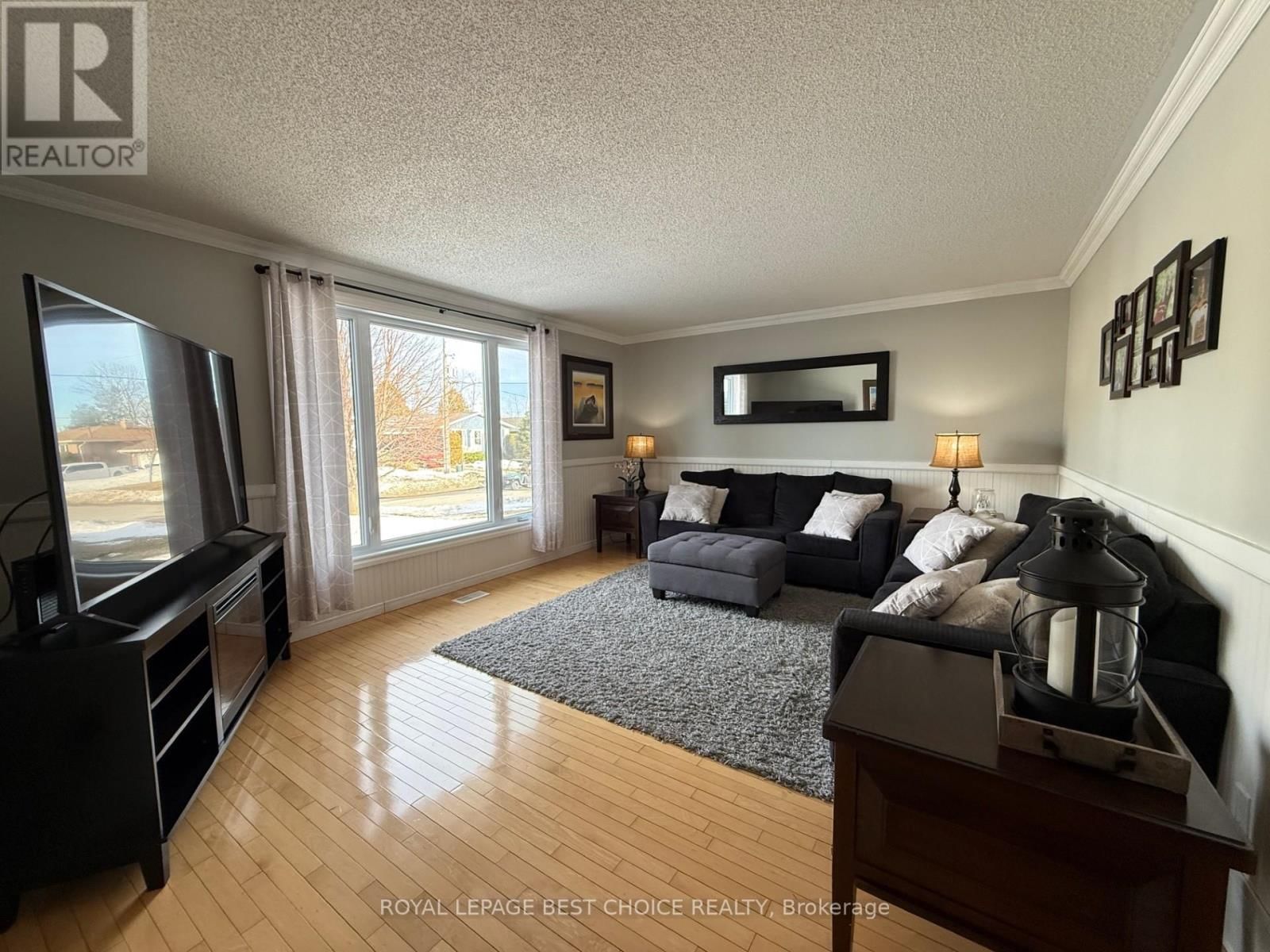 434 BATESON STREET Image 13