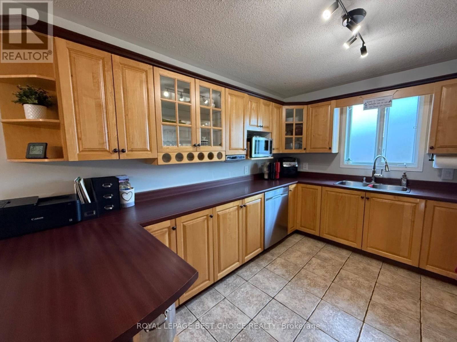 434 BATESON STREET Image 5