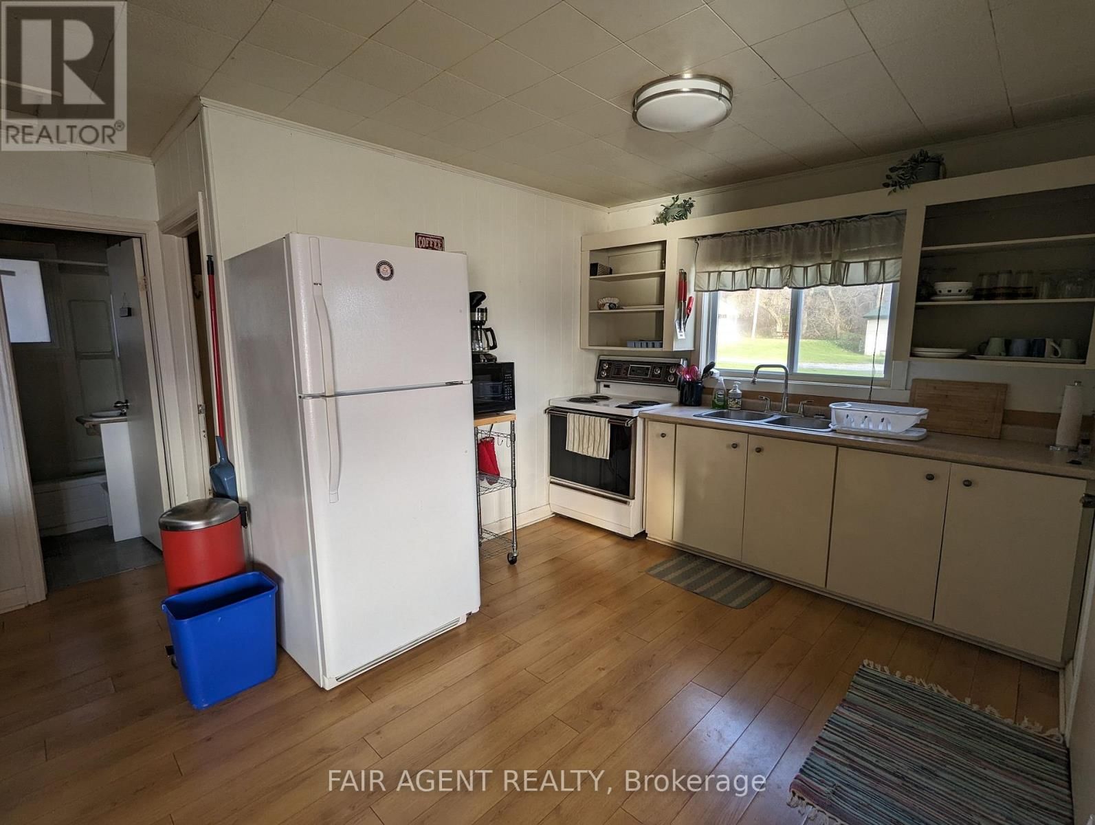 DAWSON POINT ROAD Image 31