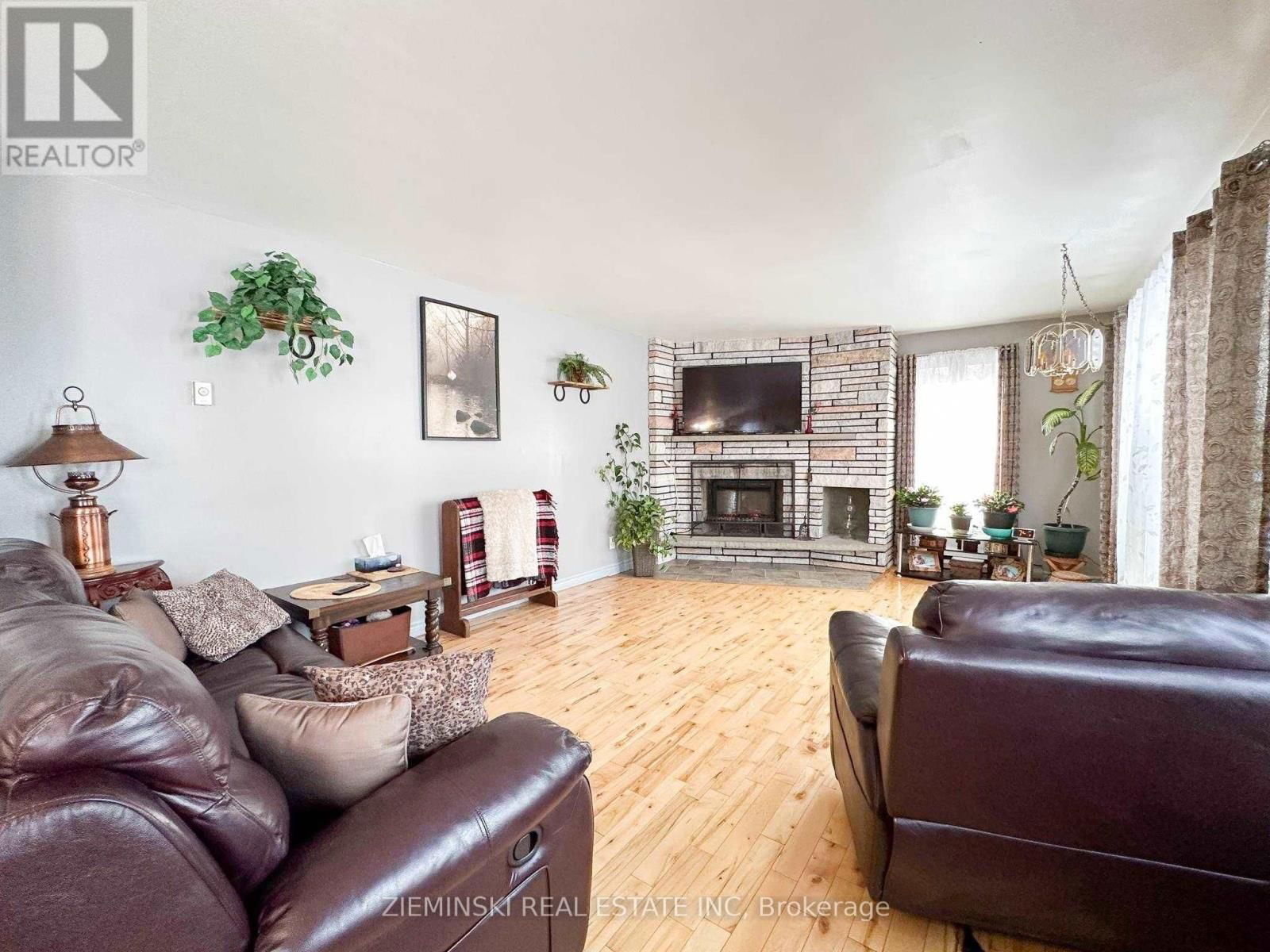 367 TIMMINS AVENUE Image 10