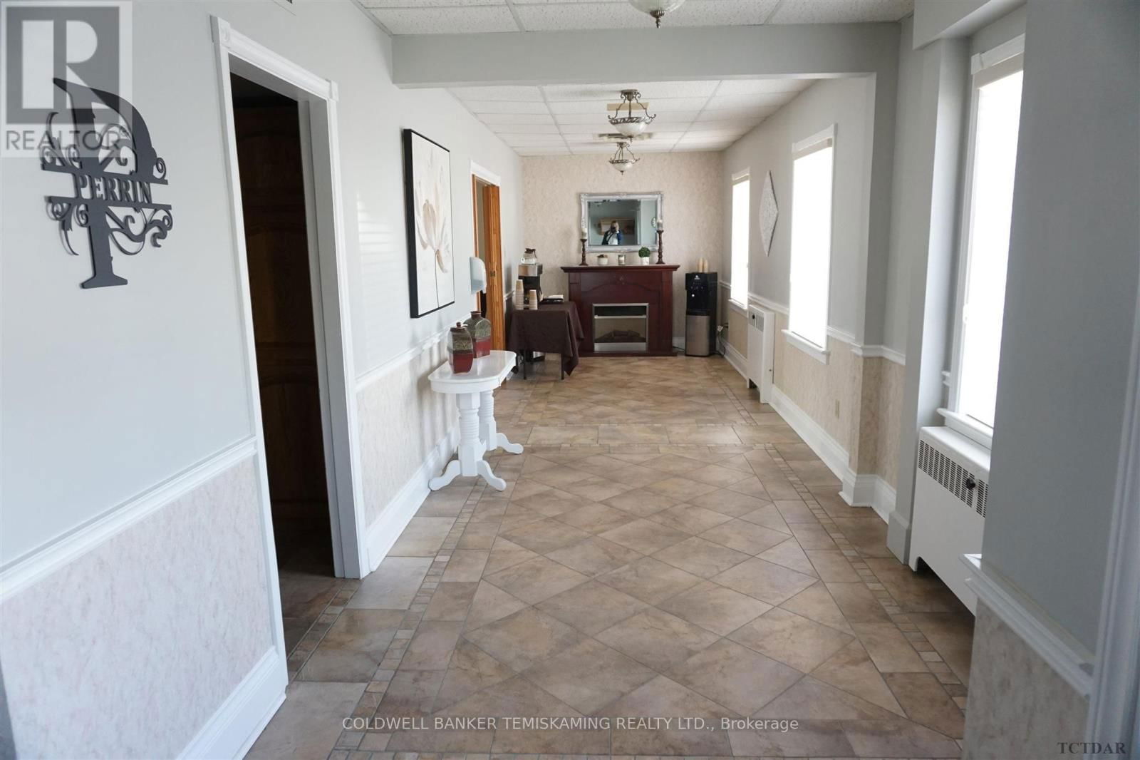 128 WHITEWOOD AVENUE WEST Image 12