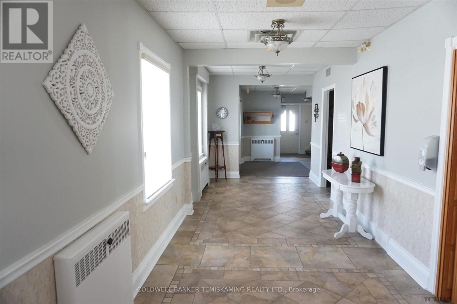 128 WHITEWOOD AVENUE WEST Image 13