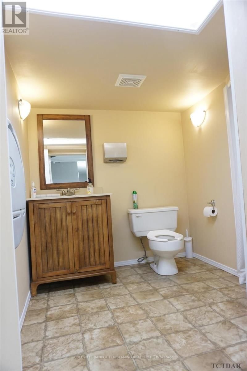 128 WHITEWOOD AVENUE WEST Image 19