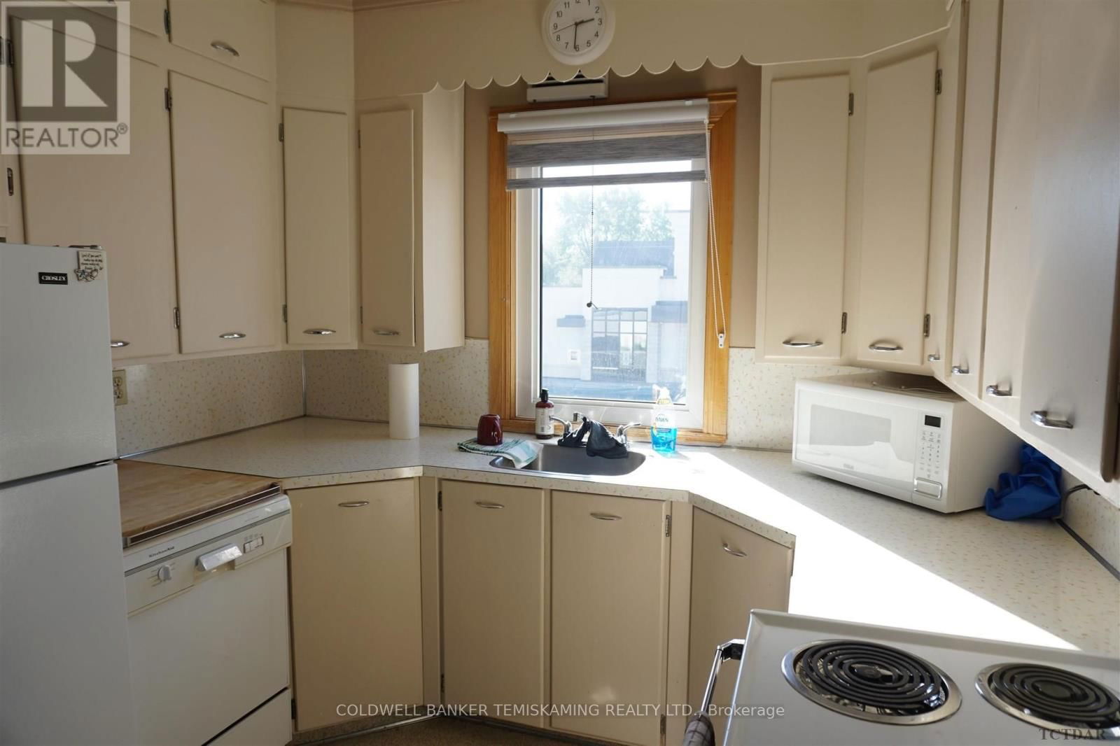 128 WHITEWOOD AVENUE WEST Image 23