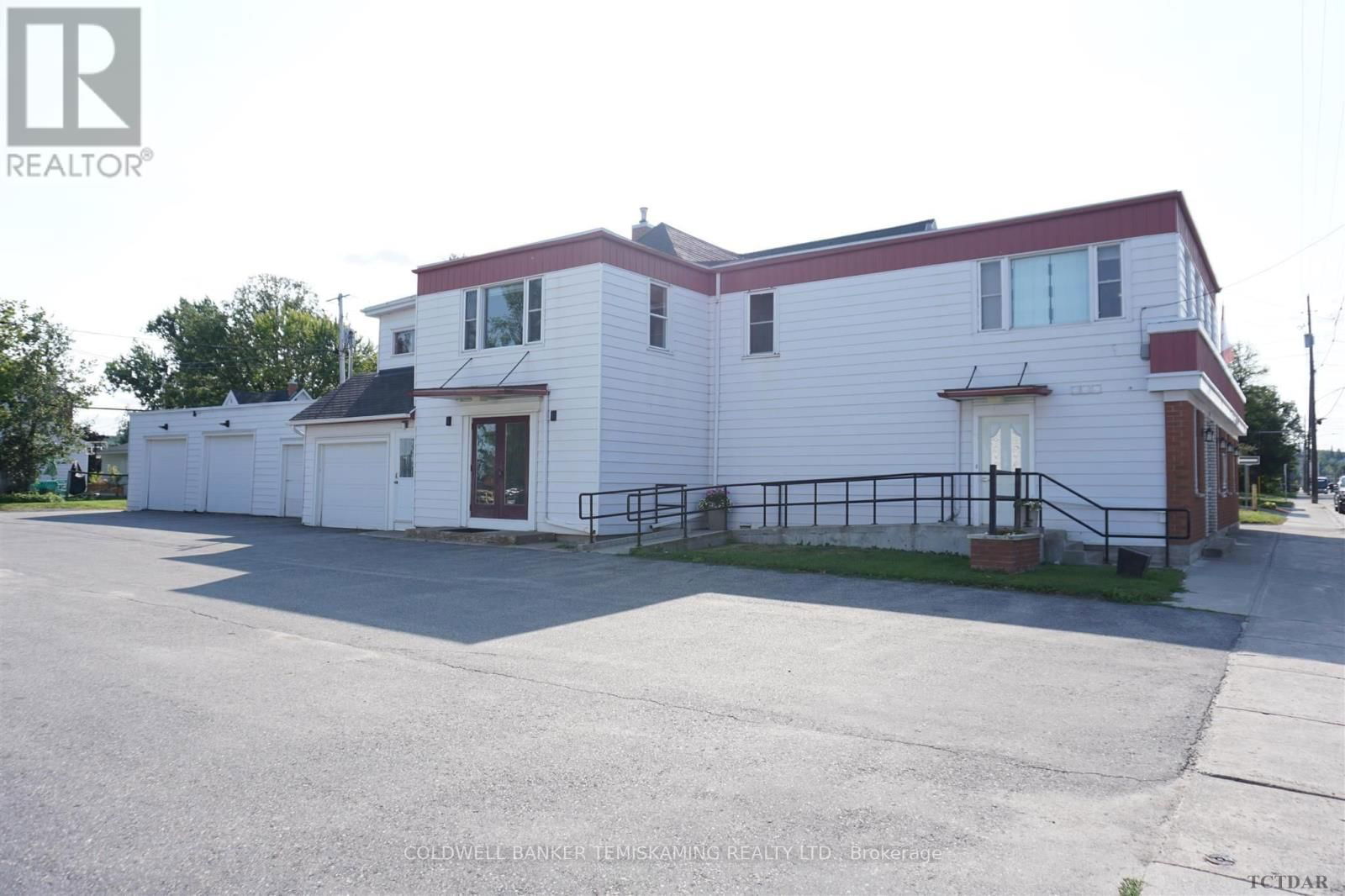 128 WHITEWOOD AVENUE WEST Image 3