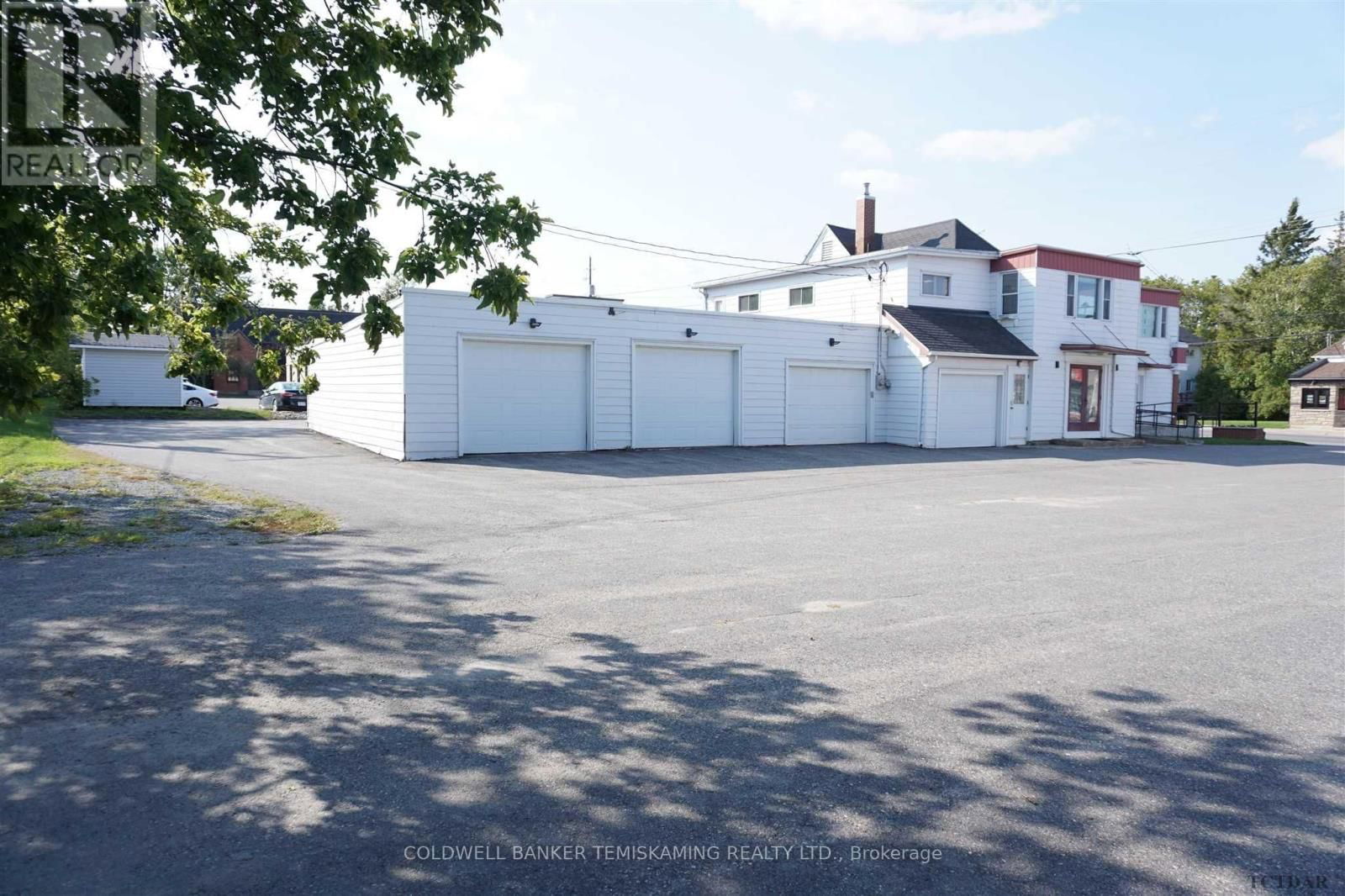 128 WHITEWOOD AVENUE WEST Image 4