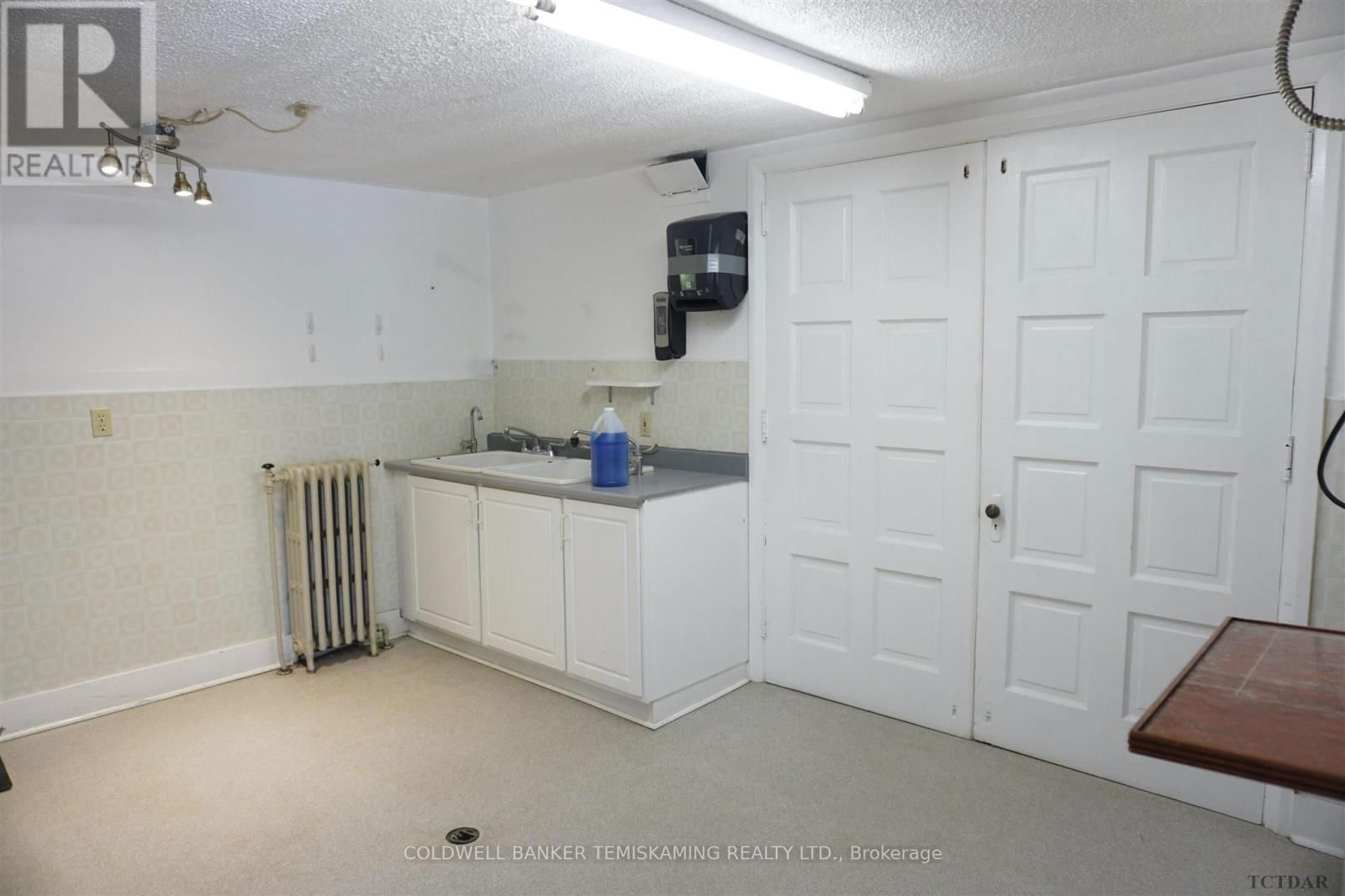 128 WHITEWOOD AVENUE WEST Image 6