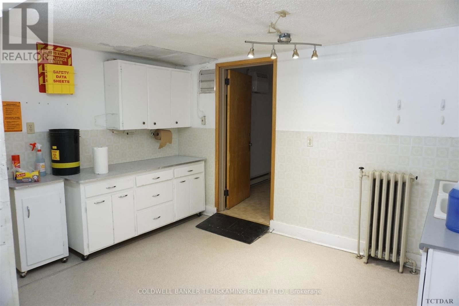 128 WHITEWOOD AVENUE WEST Image 7