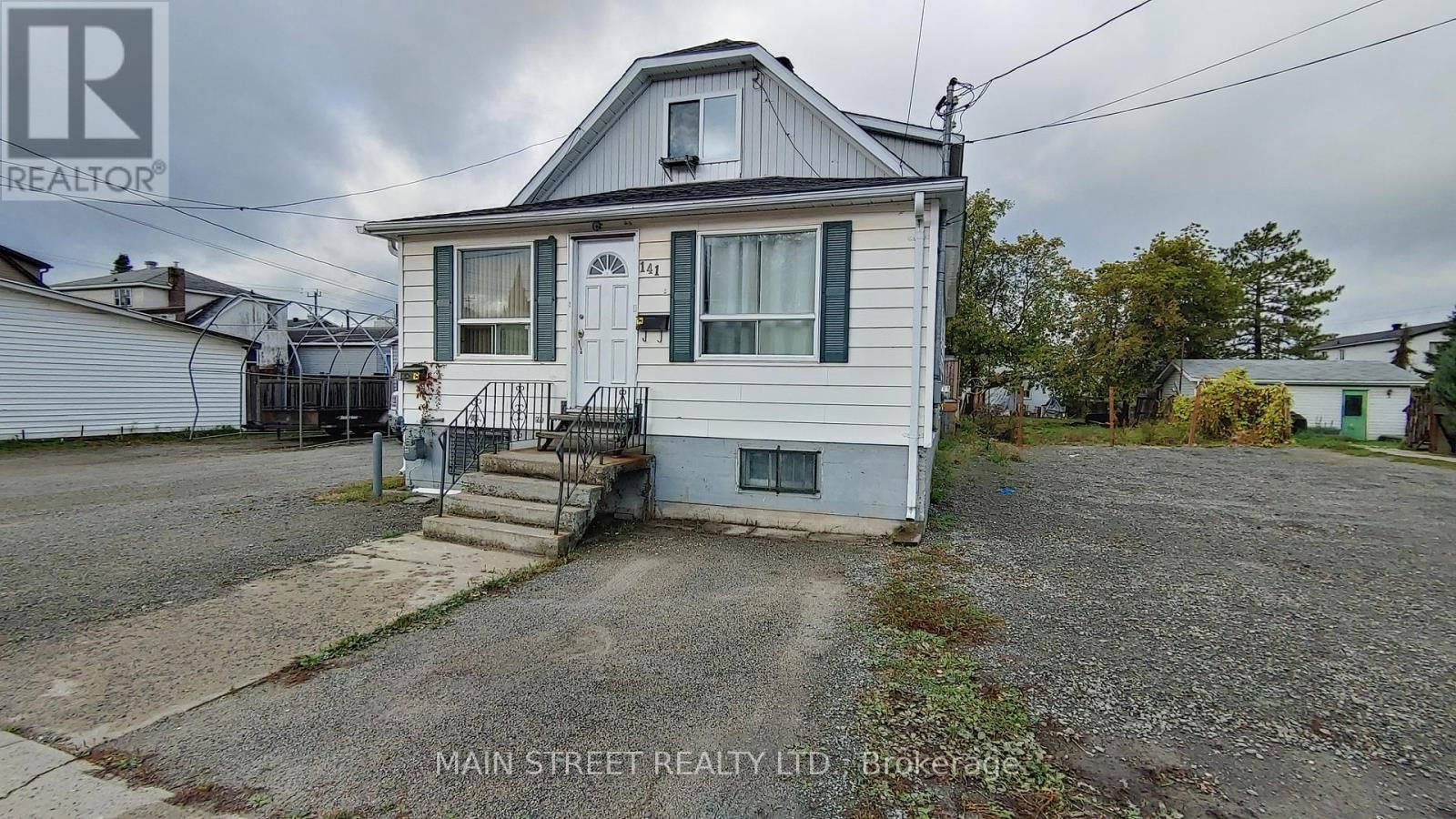 141 BALSAM STREET N Image 1