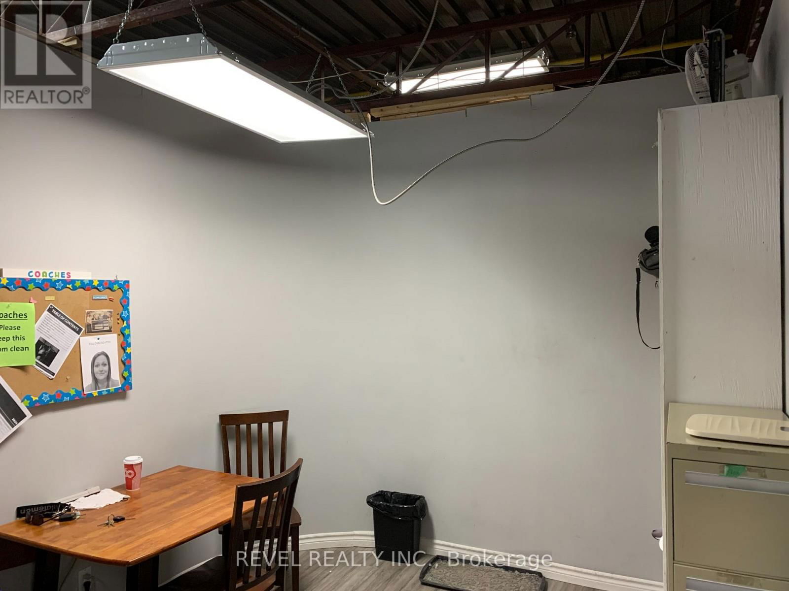 225 SPRUCE STREET SOUTH Image 10