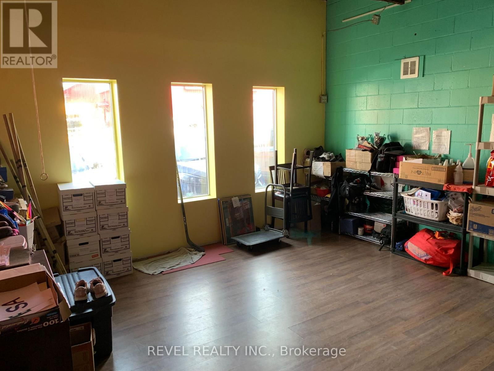 225 SPRUCE STREET SOUTH Image 13