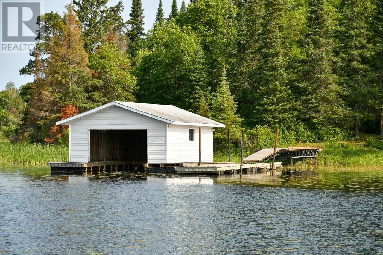 Cabin on Snake Bay Image 4