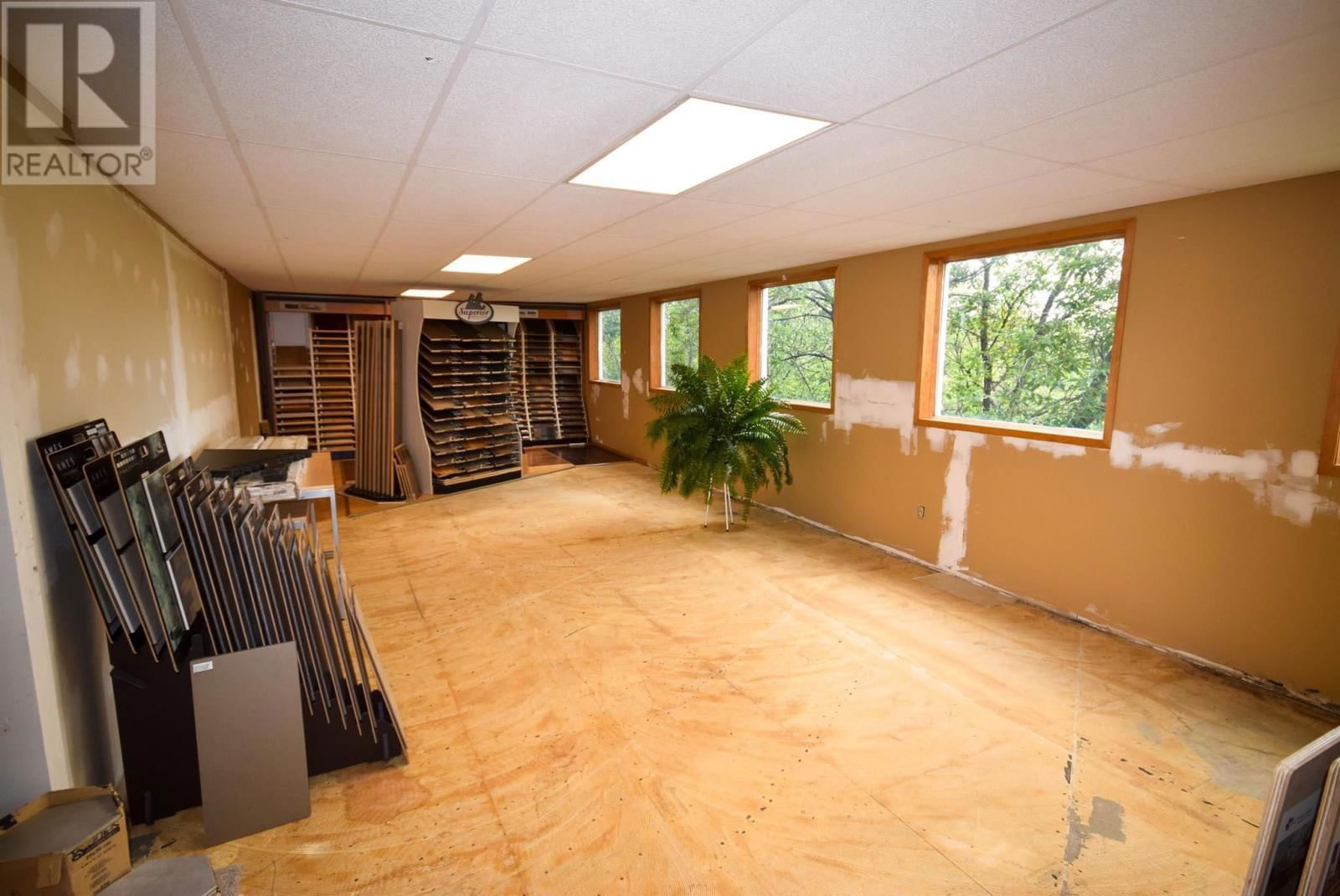 481 LAKEVIEW DR Image 17