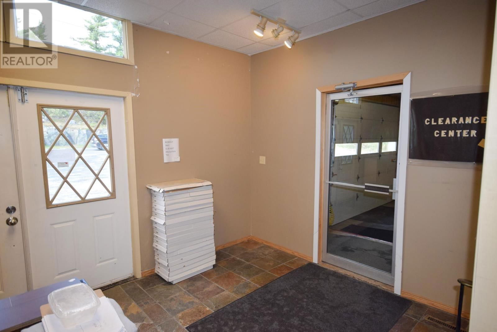 481 LAKEVIEW DR Image 20