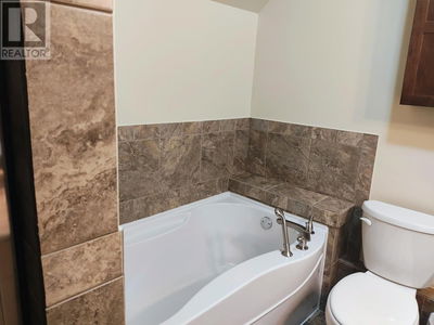 Image #1 of Commercial for Sale at 106 Shuniah St, Thunder Bay, Ontario