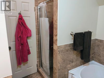 Image #1 of Commercial for Sale at 106 Shuniah St, Thunder Bay, Ontario