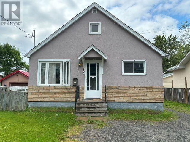 82 Kenogami AVE N Image 1