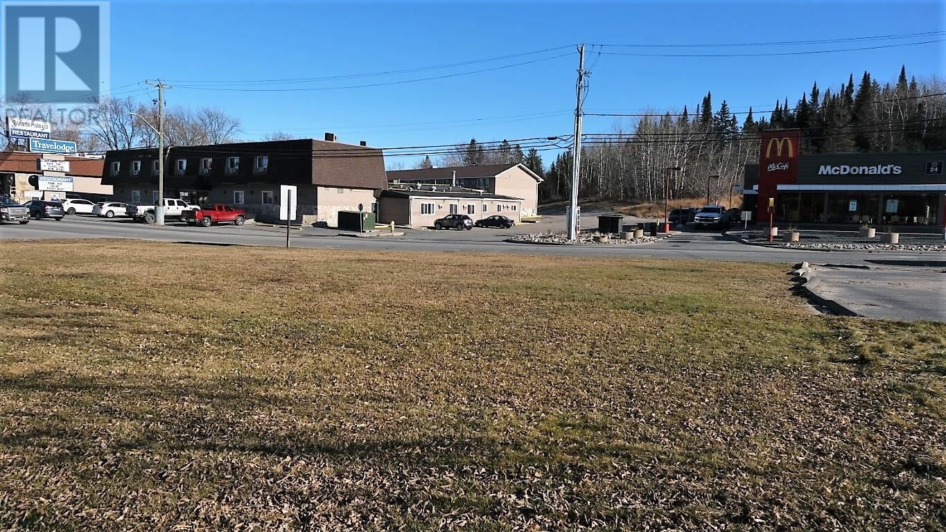 923 HIGHWAY 17 EAST Image 4