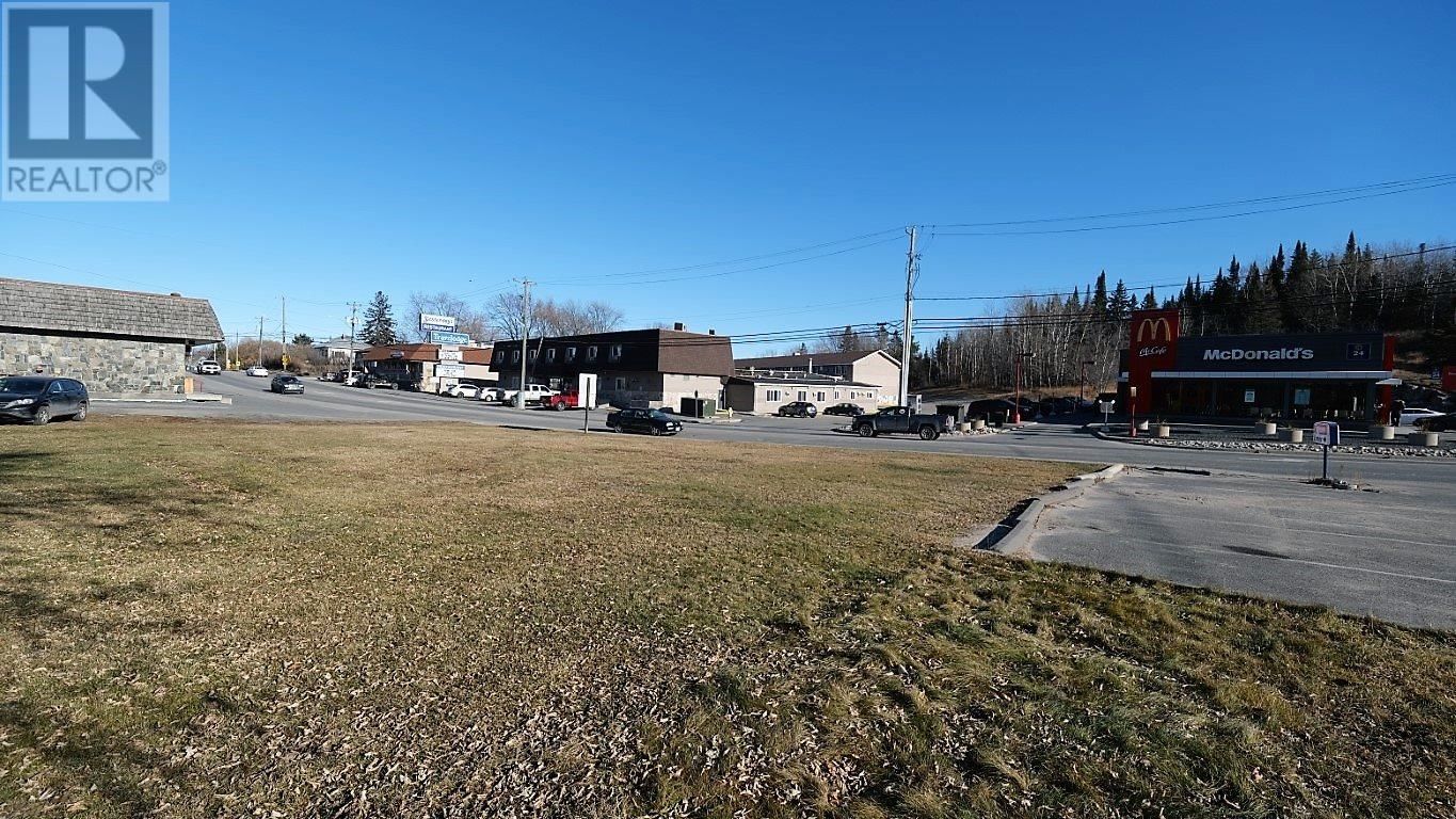923 HIGHWAY 17 EAST Image 9