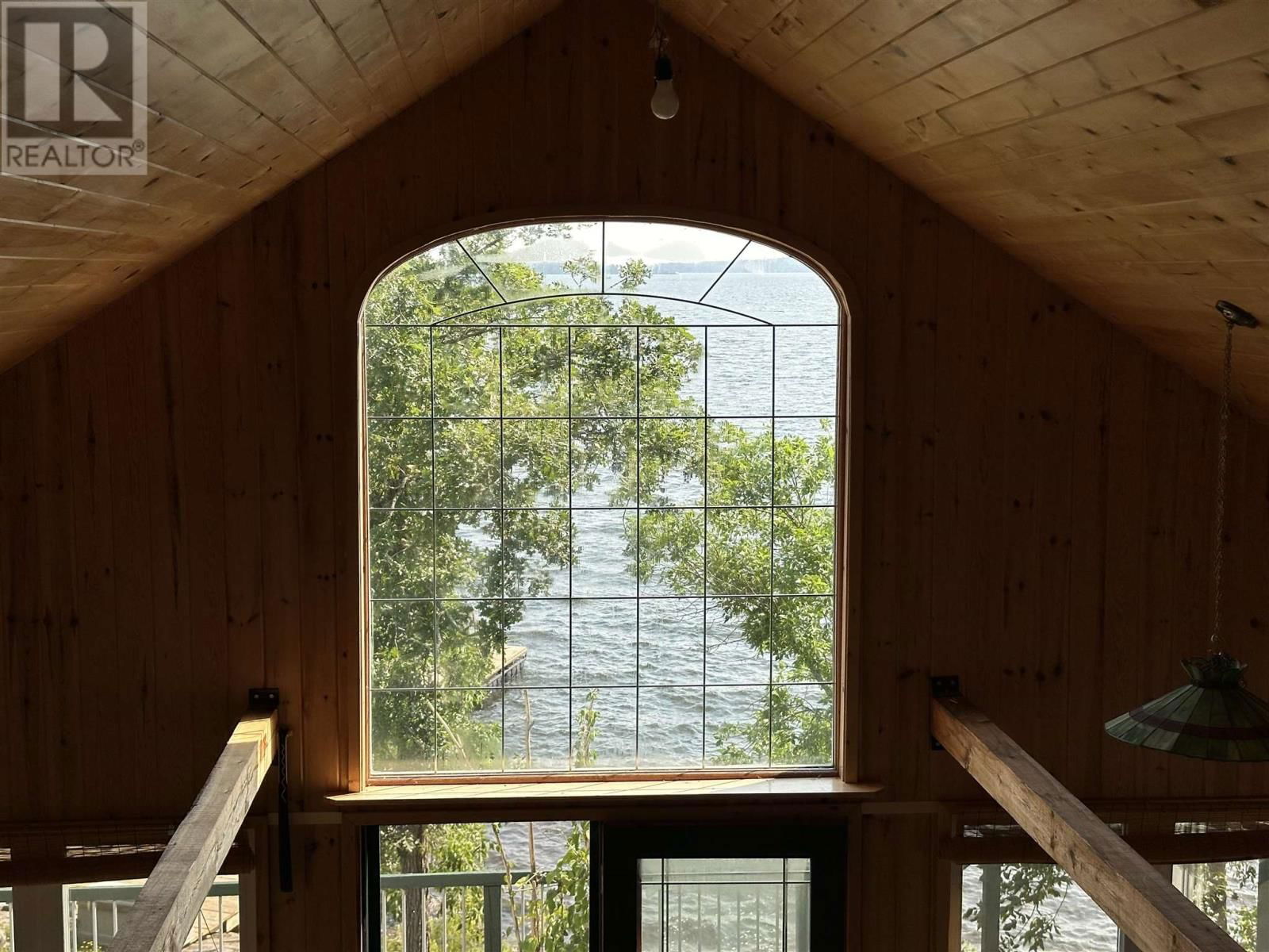 4 WOLF ISLAND Image 13