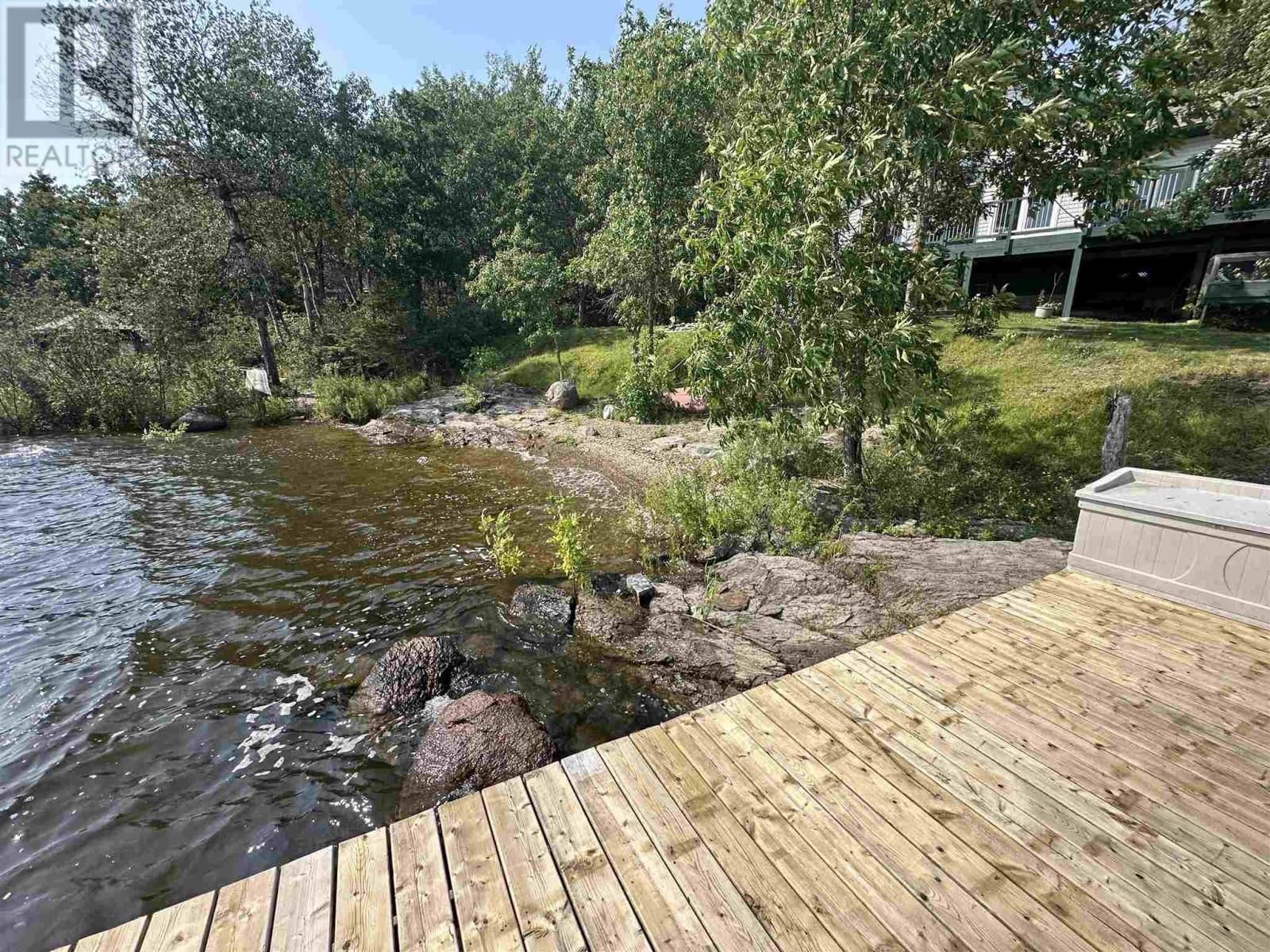 4 WOLF ISLAND Image 18