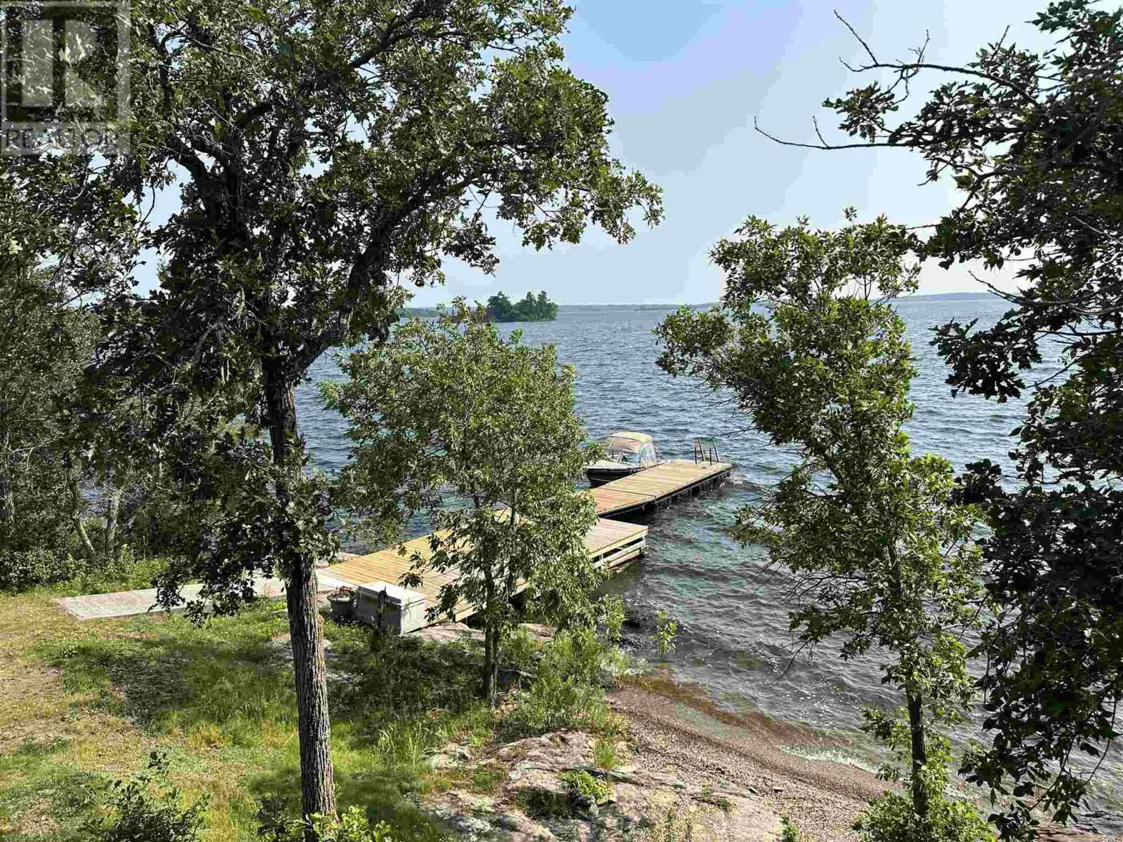 4 WOLF ISLAND Image 6