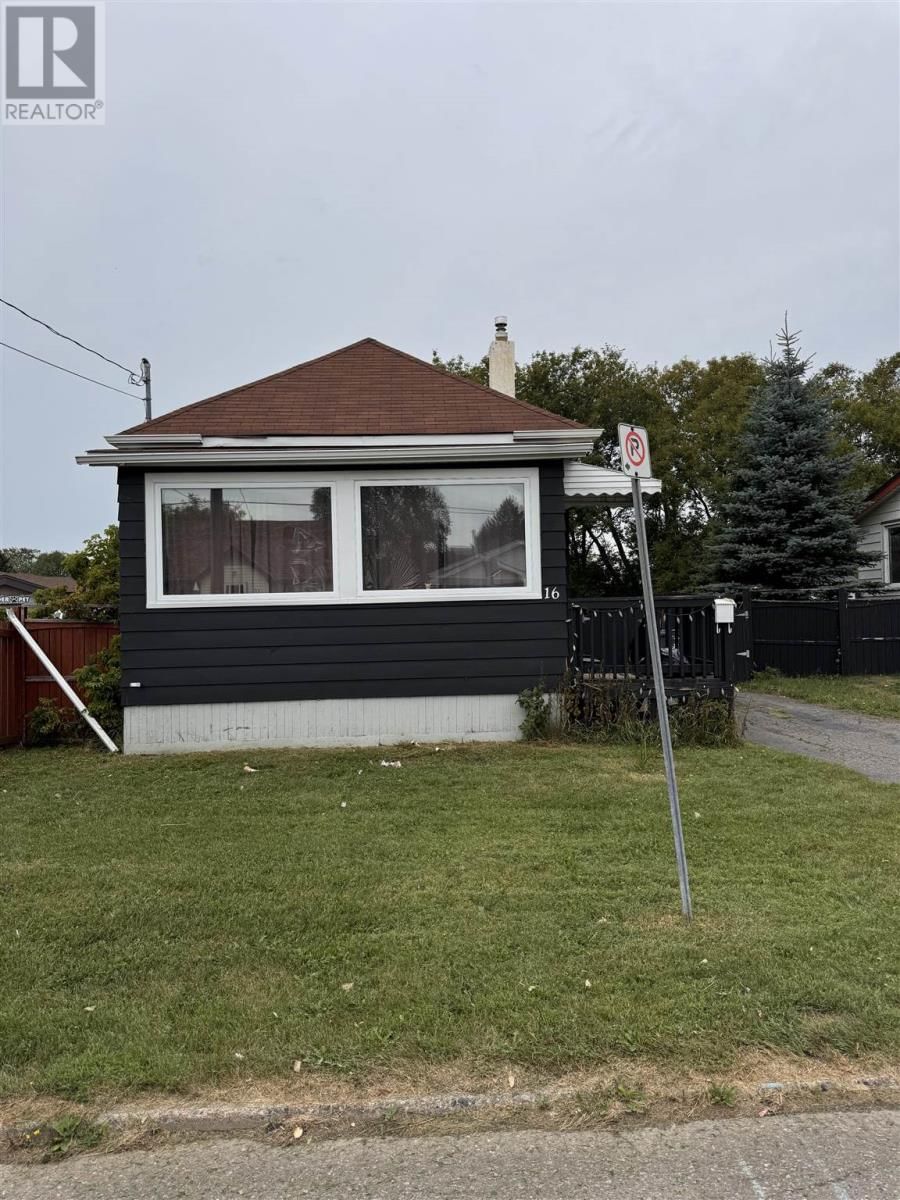 16 Empress AVE N Image 2