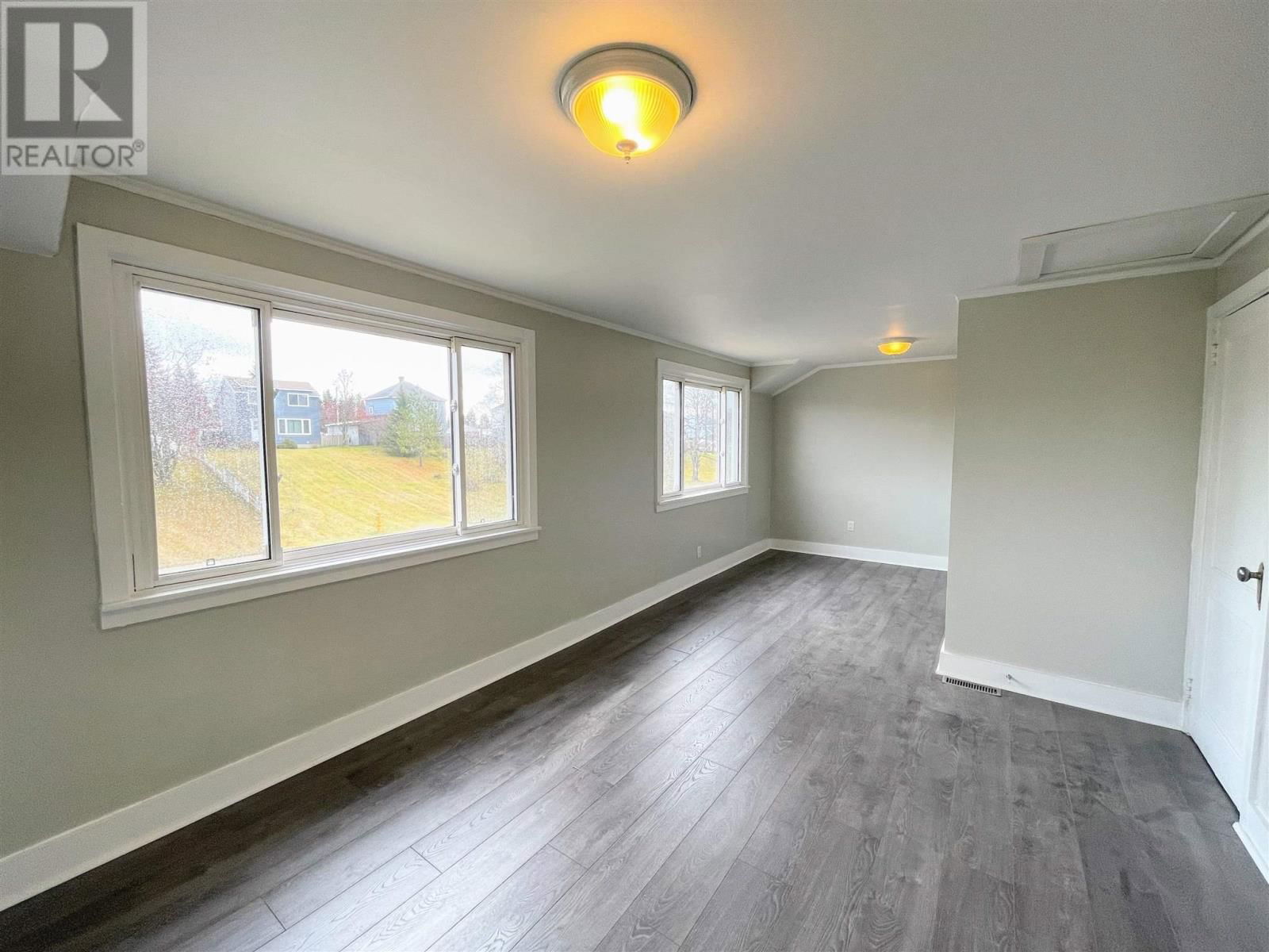 24 STEVENS AVE Image 10