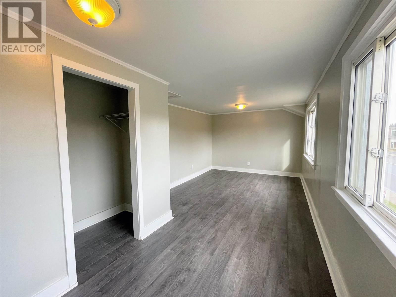 24 STEVENS AVE Image 11