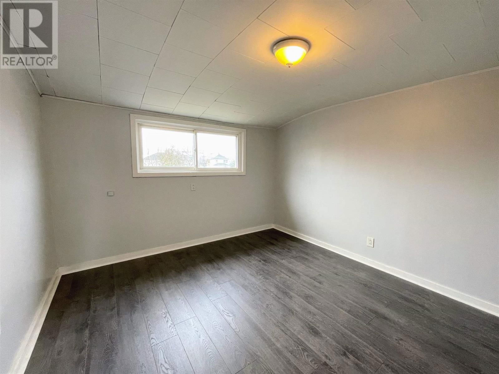 24 STEVENS AVE Image 12