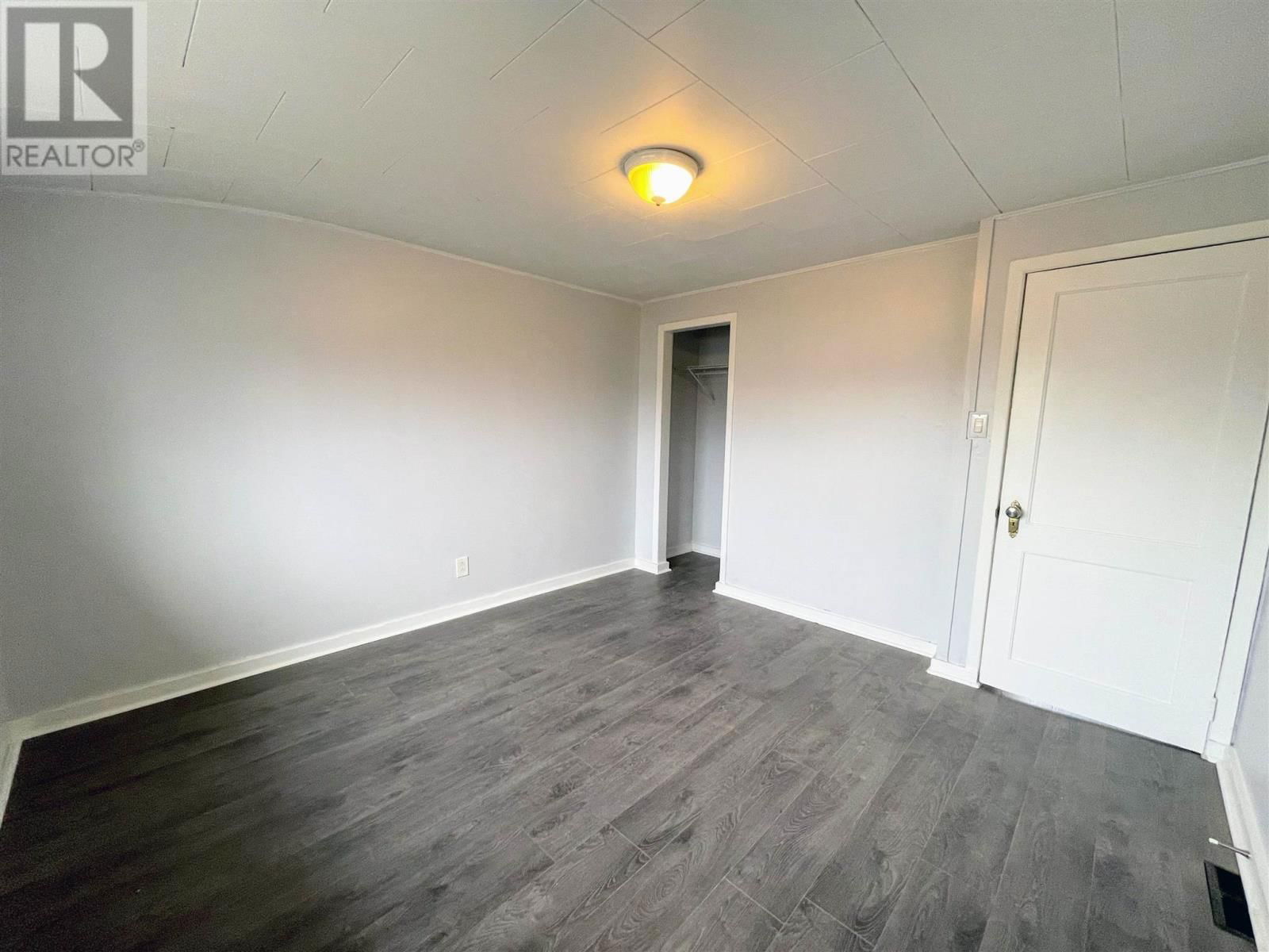 24 STEVENS AVE Image 13