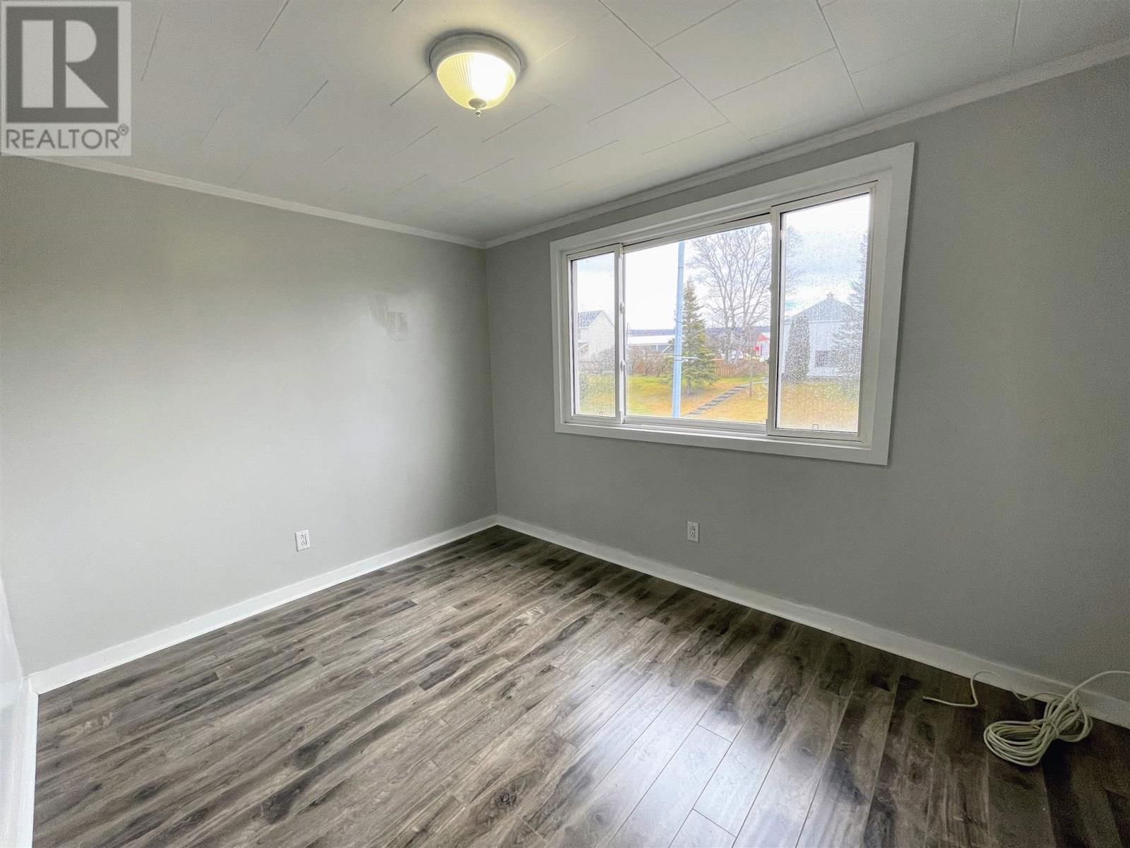 24 STEVENS AVE Image 14