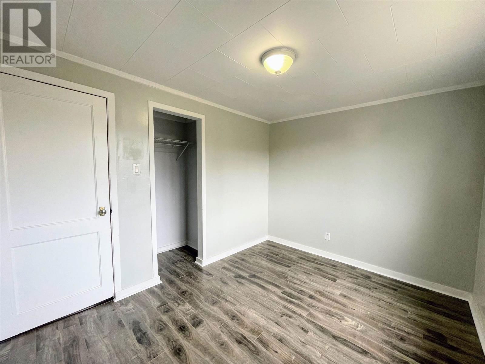 24 STEVENS AVE Image 15