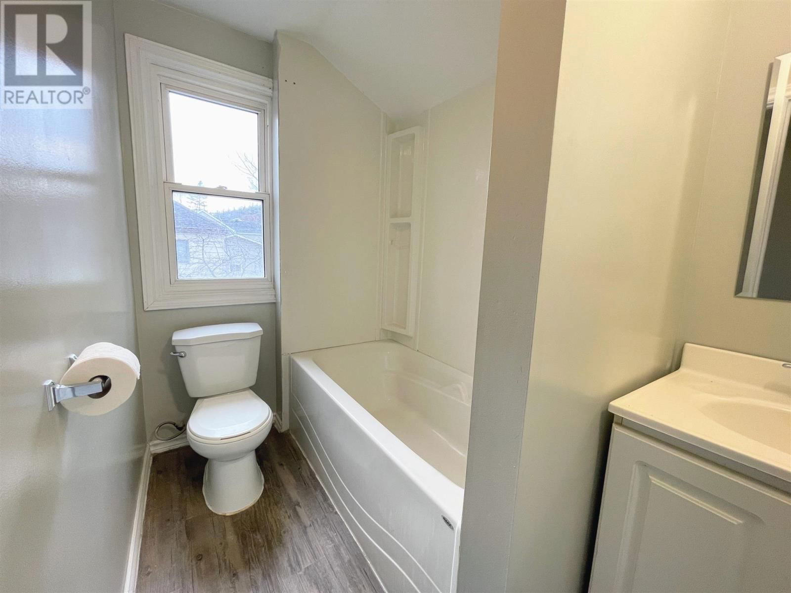 24 STEVENS AVE Image 17