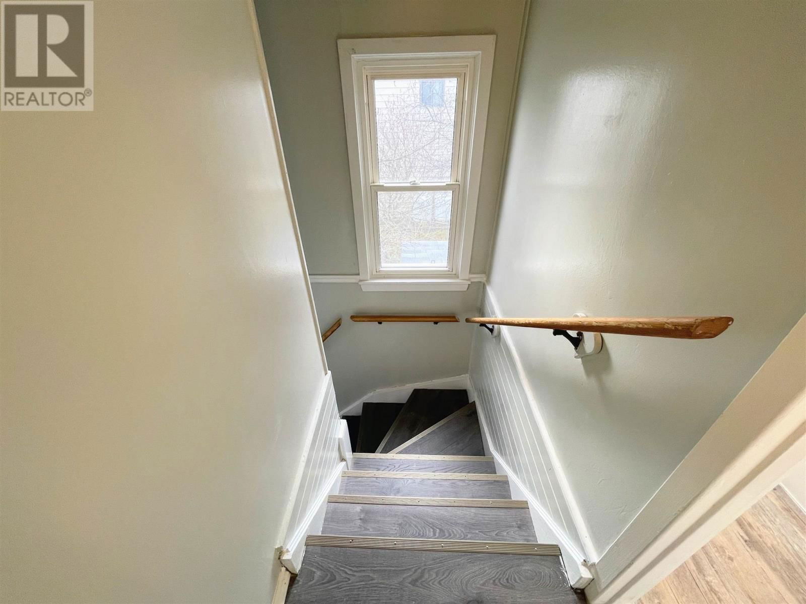 24 STEVENS AVE Image 20