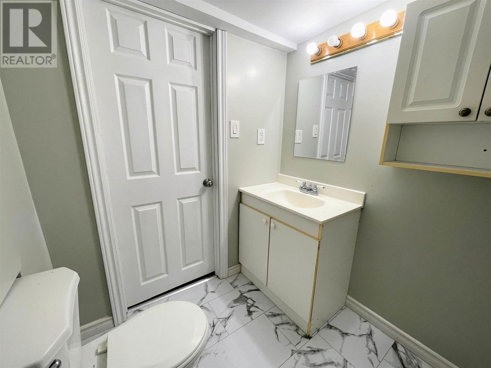 24 STEVENS AVE Image 24