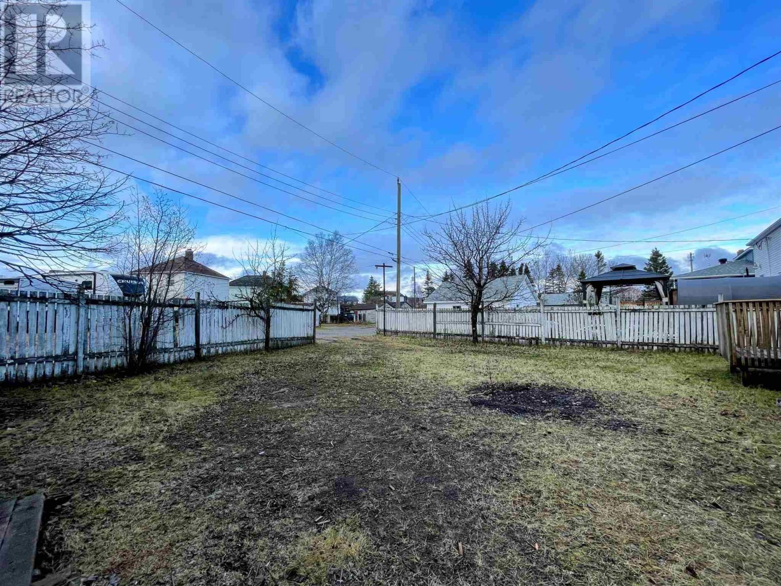 24 STEVENS AVE Image 32