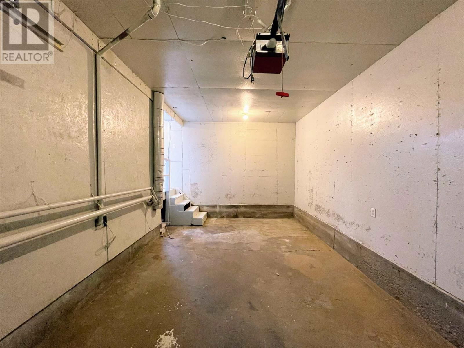 24 STEVENS AVE Image 35